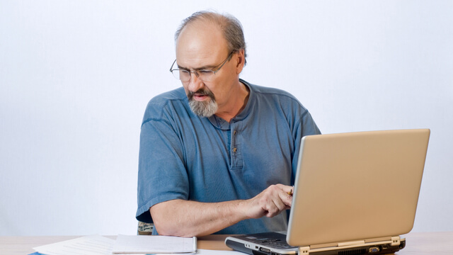 Man transcribing the VoC notes