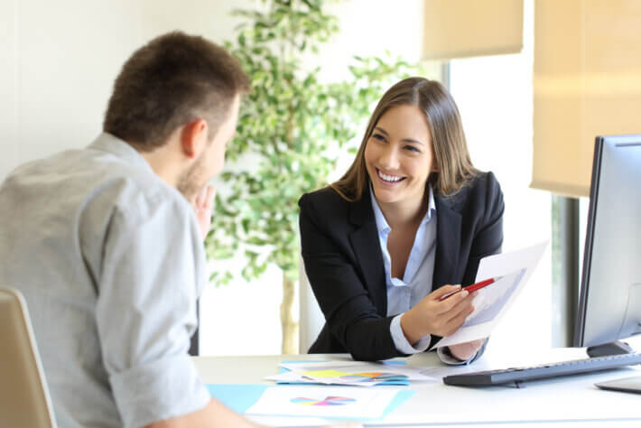 Boss,Showing,A,Good,Job,Congratulating,An,Employee,At,Office