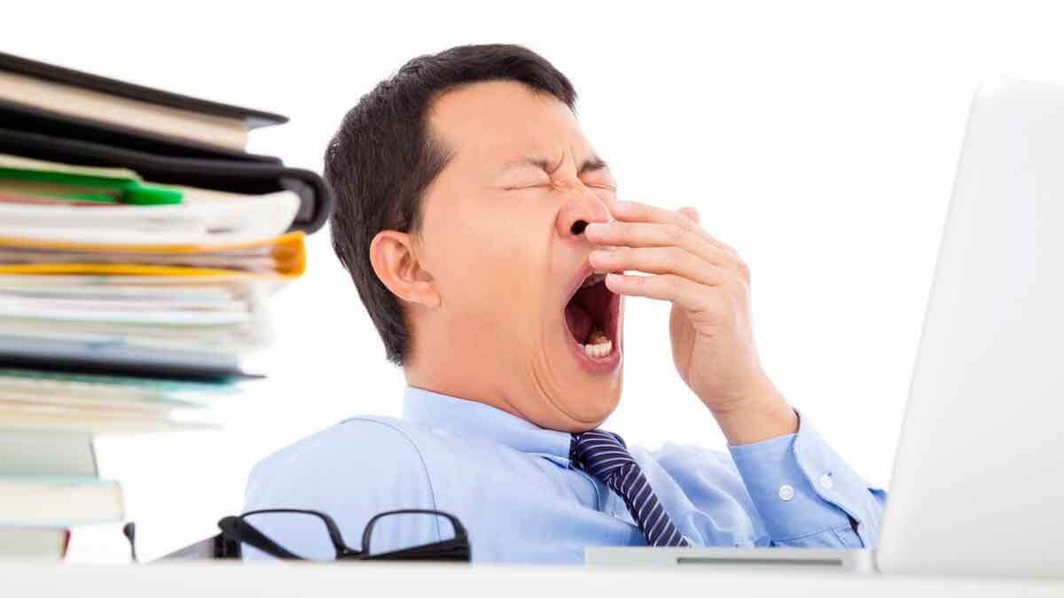 583-Customer-Yawn